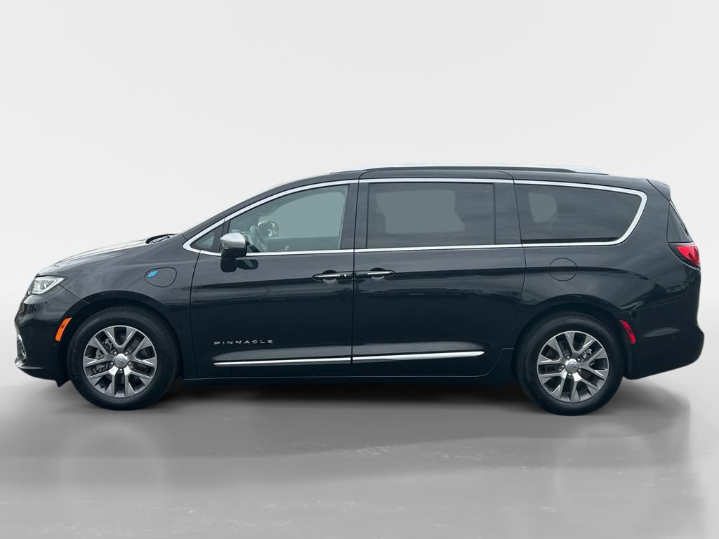 Used 2021 Chrysler Pacifica Pinnacle FWD image 2