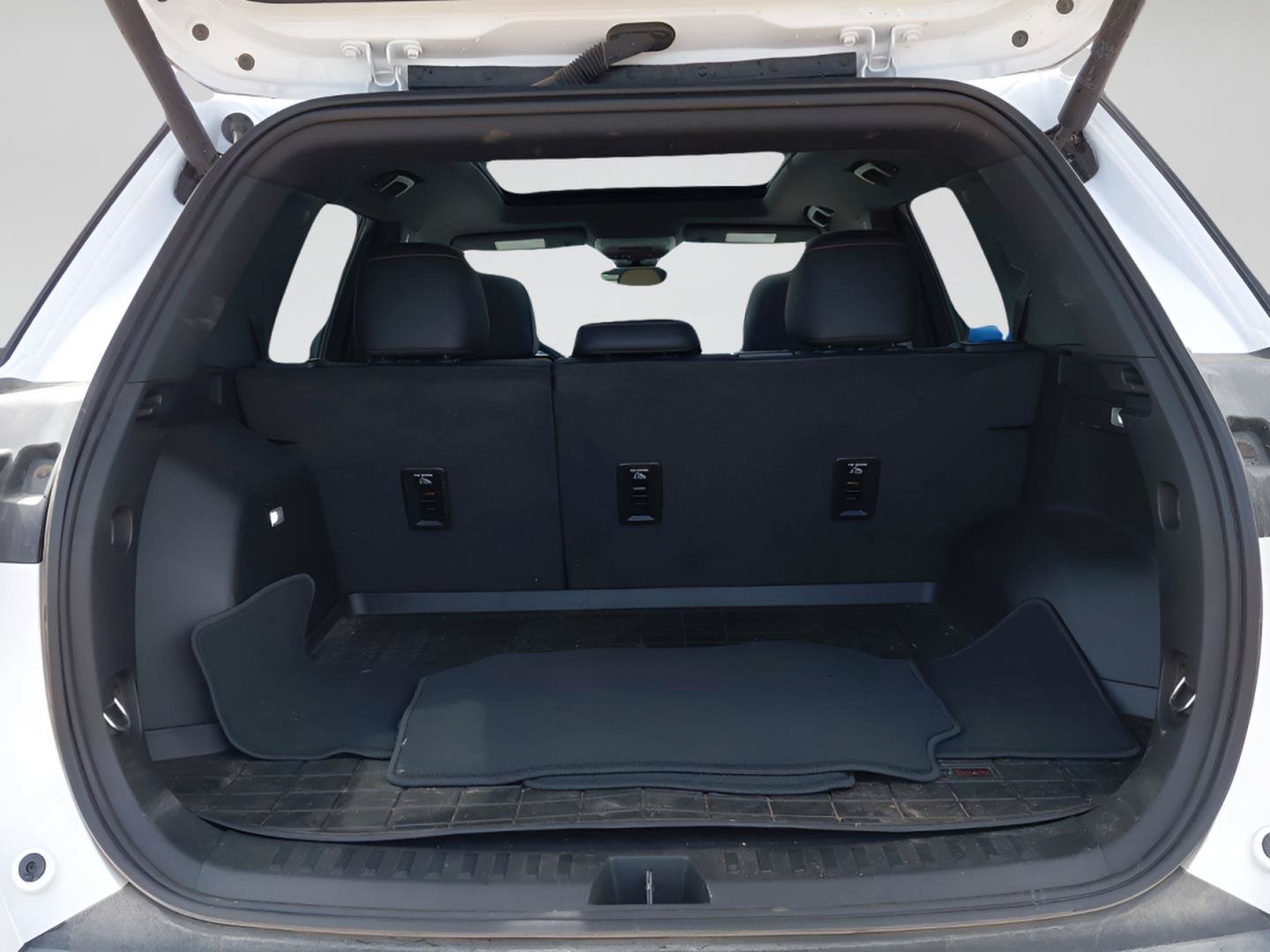 Used 2025 Chevrolet Equinox ACTIV w/ Safety and Technology Package AWD/4WD image 21