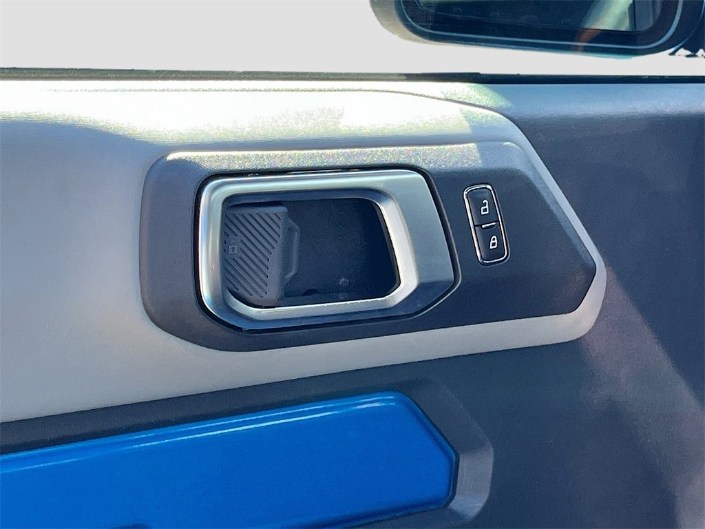 Used 2023 Ford Bronco Badlands image 18