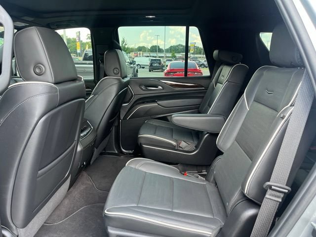 Used 2024 Cadillac Escalade Premium Luxury AWD/4WD image 6