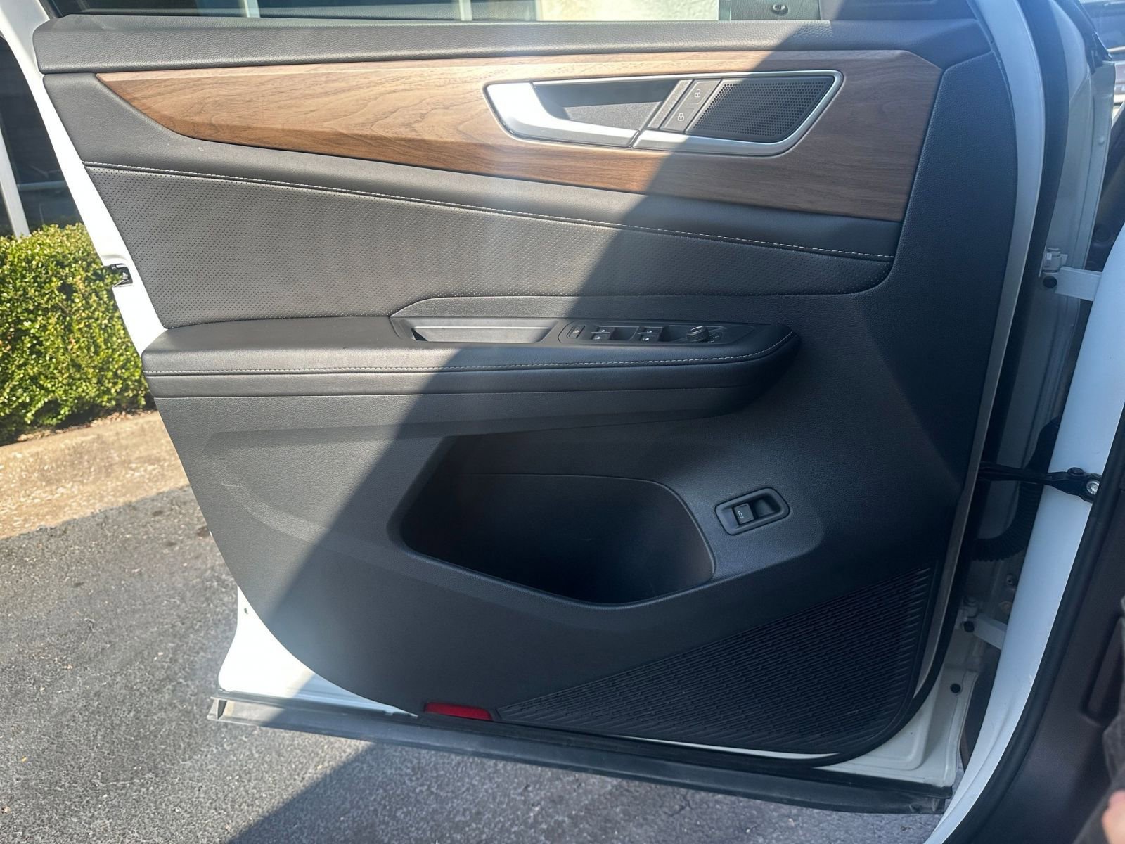 Used 2025 Volkswagen Atlas SE image 21