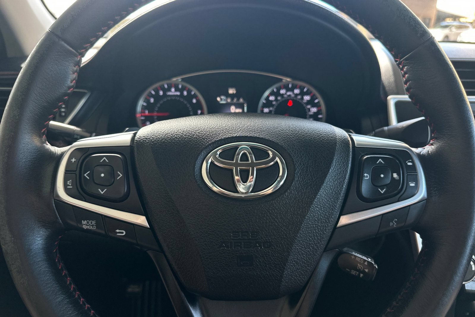 Used 2015 Toyota Camry SE w/ Moonroof Package FWD image 21
