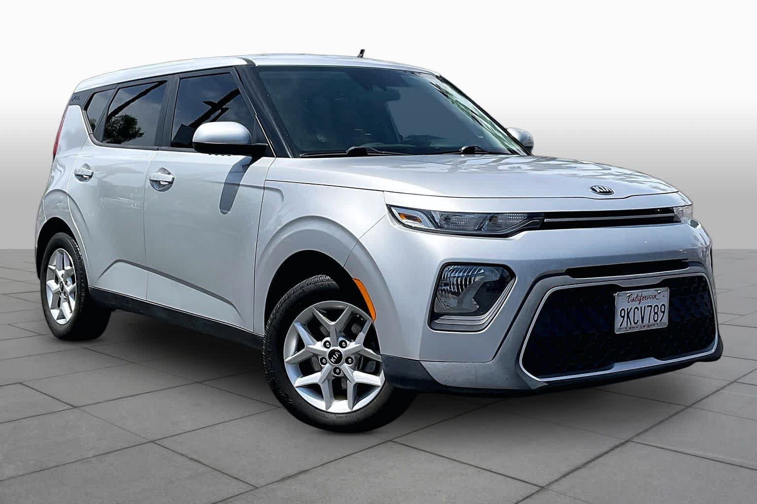 Used 2020 Kia Soul S FWD image 2