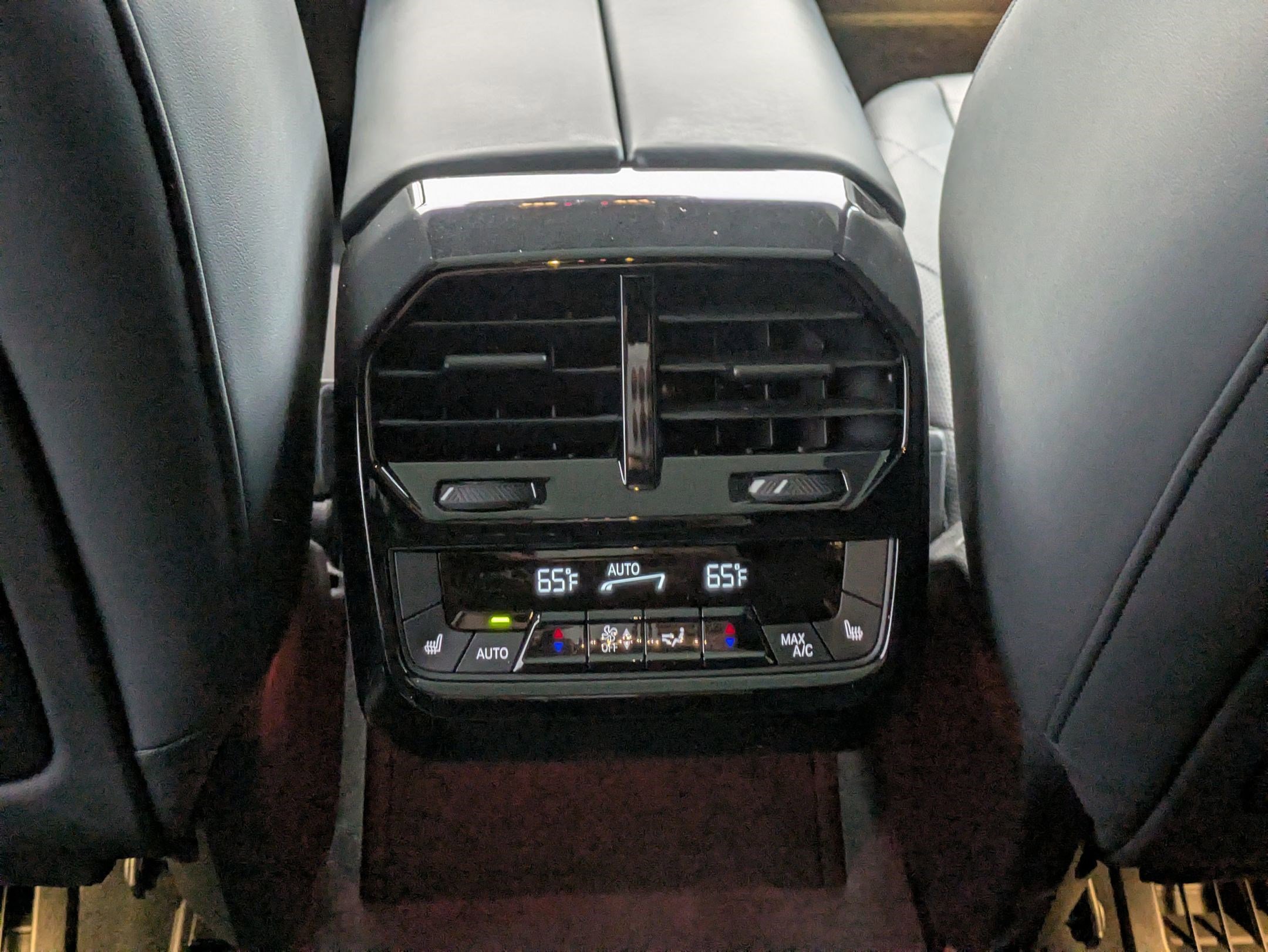 Used 2022 BMW iX xDrive50 w/ Premium Package image 27