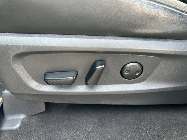 Used 2023 Nissan Pathfinder SL AWD/4WD image 12