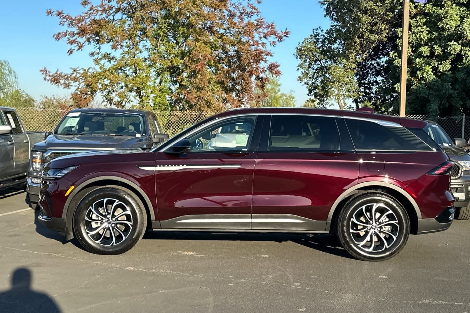 Used 2025 Lincoln Nautilus Premier image 5