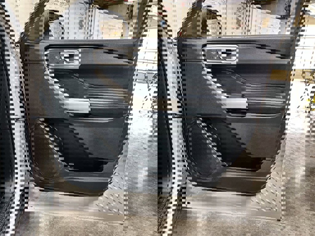 Used 2022 Ford Explorer XLT w/ Equipment Group 202A image 33