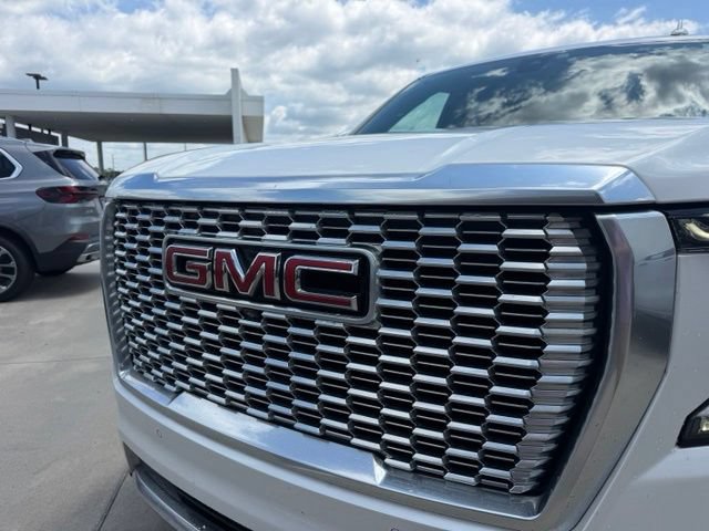 Used 2022 GMC Yukon Denali w/ Denali Premium Package RWD image 2