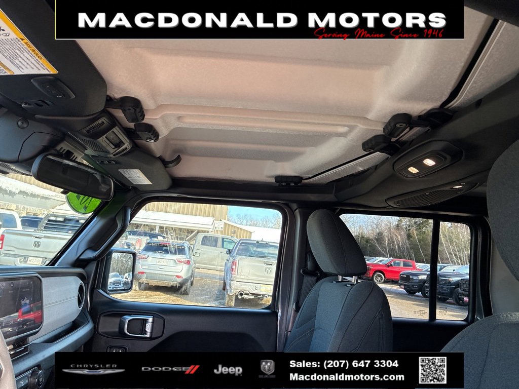 Used 2025 Jeep Gladiator Willys image 8