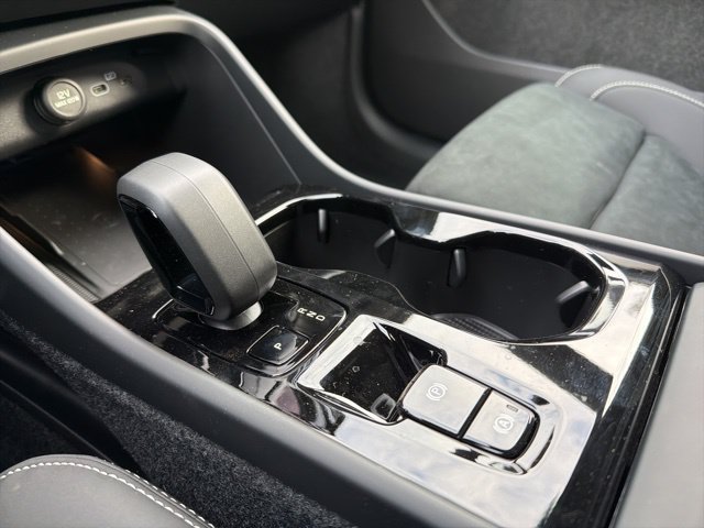 New 2026 Volvo XC40 B5 Ultra w/ Protection Package Premier AWD/4WD image 17