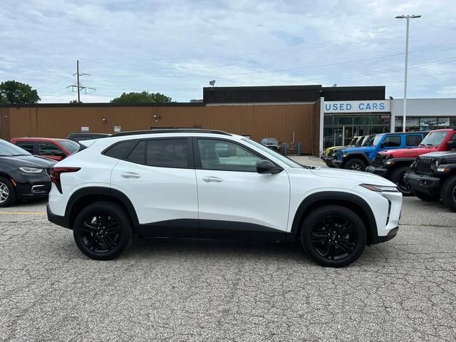 Used 2024 Chevrolet Trax ACTIV w/ Driver Confidence Package image 2