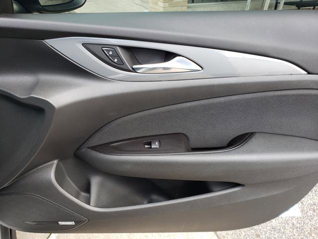 Used 2019 Buick Regal Preferred w/ Sights and Sounds Package image 18