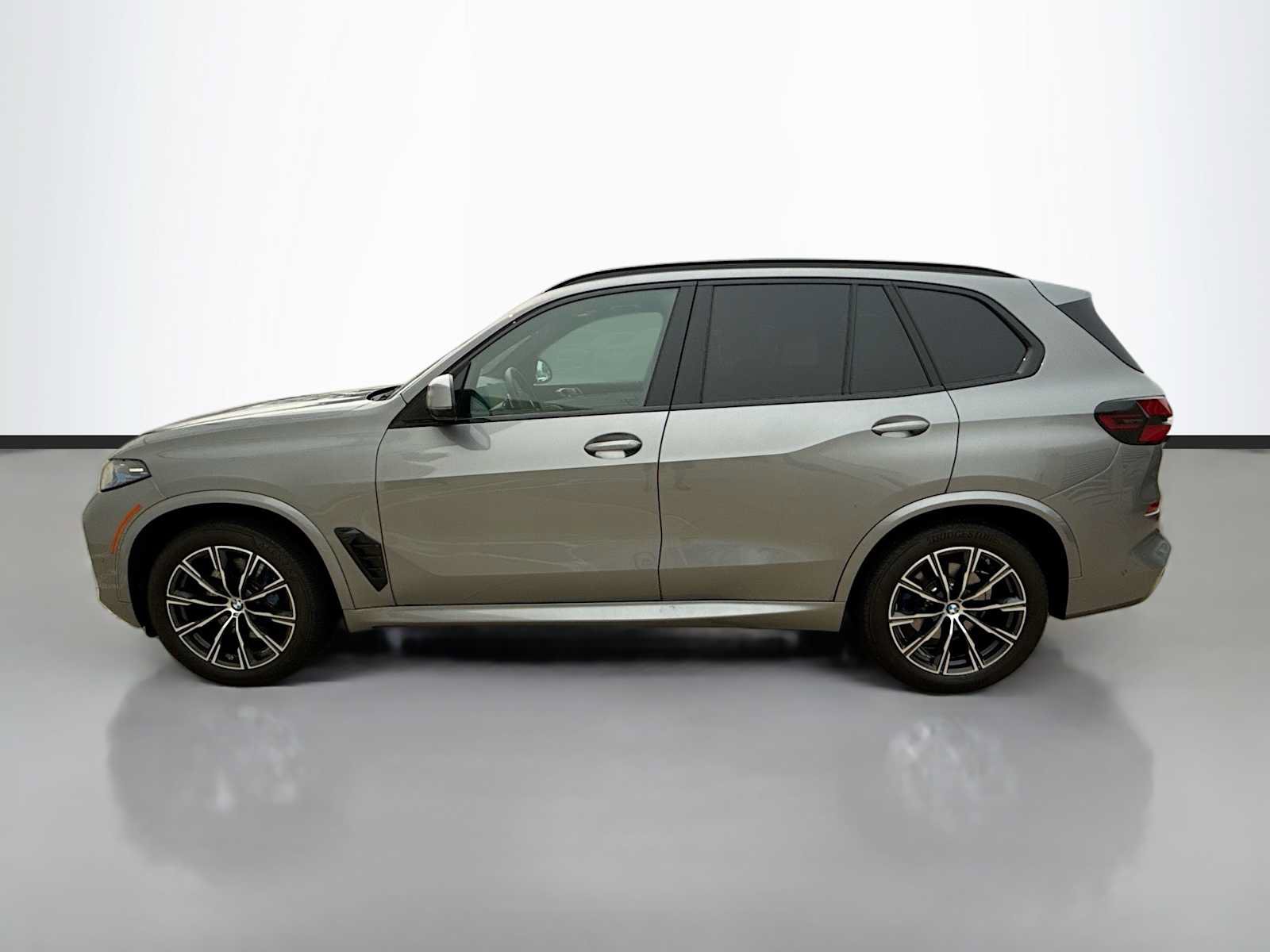 Used 2026 BMW X5 xDrive40i w/ M Sport Package AWD/4WD image 5