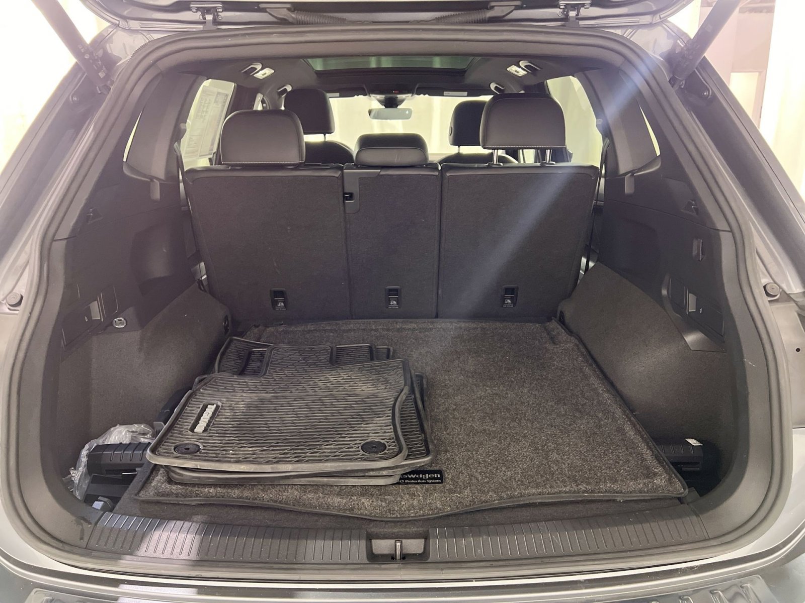 Used 2024 Volkswagen Tiguan SEL R-Line image 26