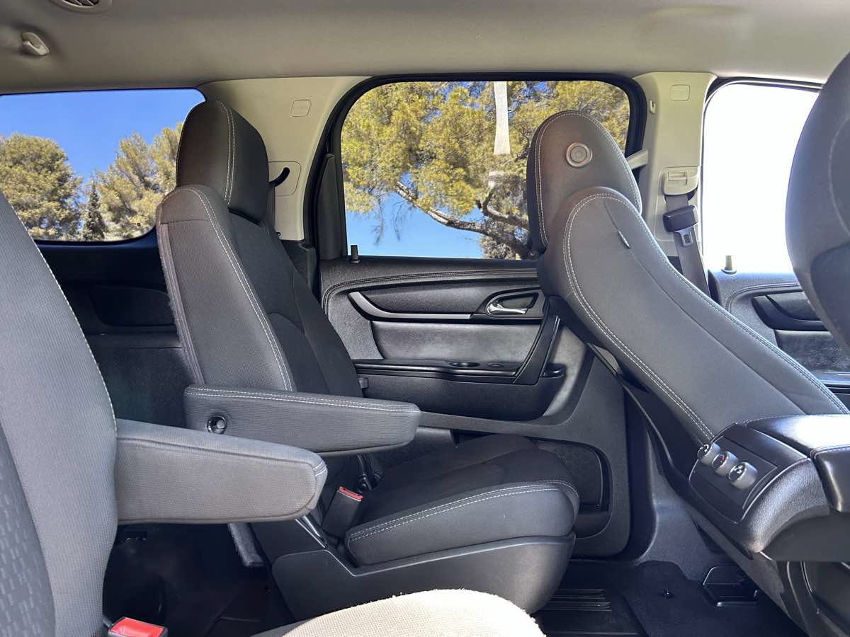 Used 2014 GMC Acadia SLE FWD image 29