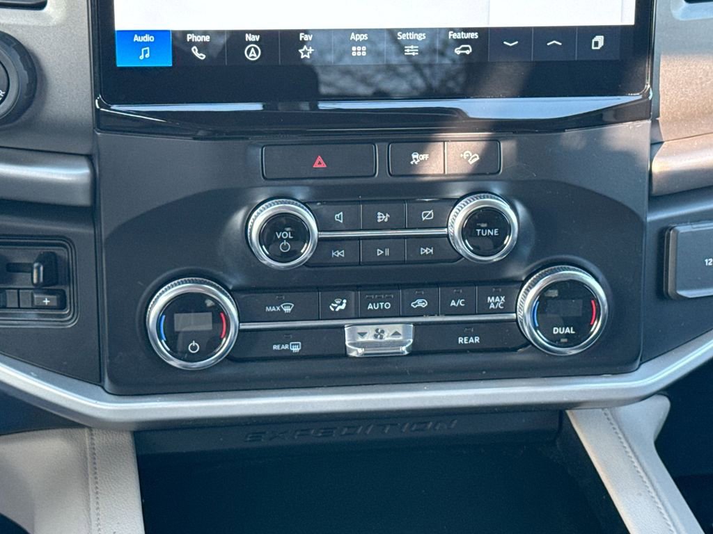 Used 2022 Ford Expedition XLT image 16