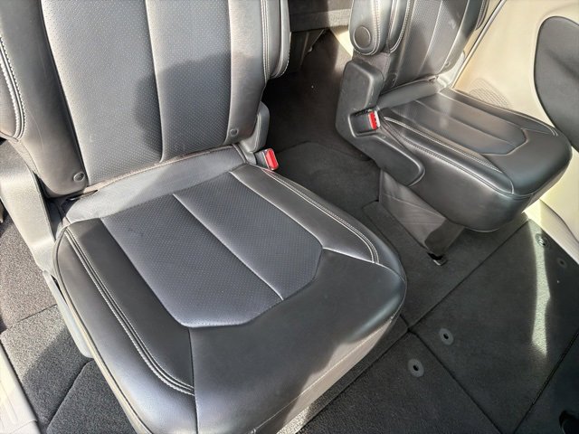 Used 2024 Chrysler Pacifica Touring-L image 6
