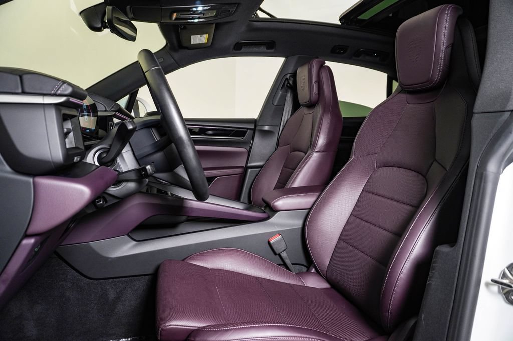 Certified 2025 Porsche Macan 4 Electric AWD/4WD image 5
