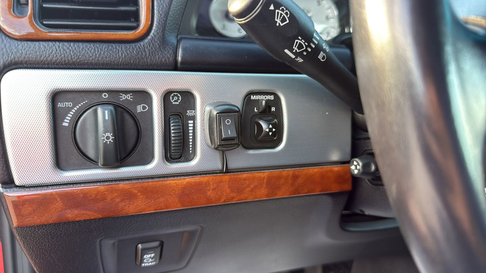 Used 2005 Ford Thunderbird image 17