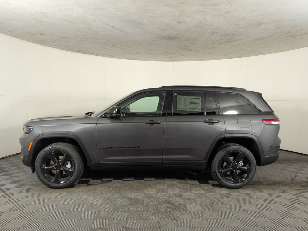 New 2025 Jeep Grand Cherokee Limited w/ Luxury Tech Group II image 3