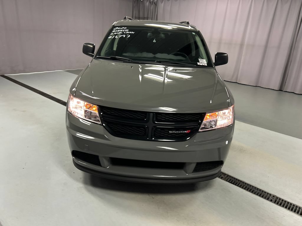 Used 2020 Dodge Journey SE w/ Blacktop Package FWD image 2