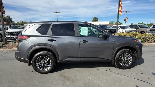 Used 2025 Nissan Rogue S image 3
