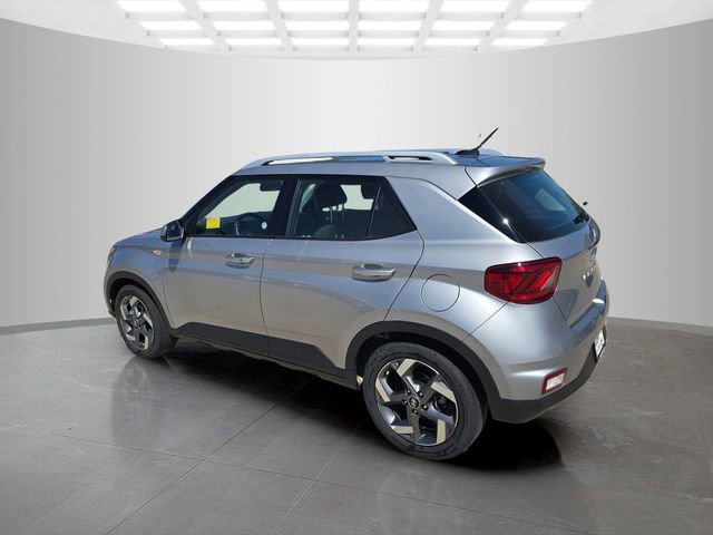 Used 2025 Hyundai Venue SEL FWD image 6
