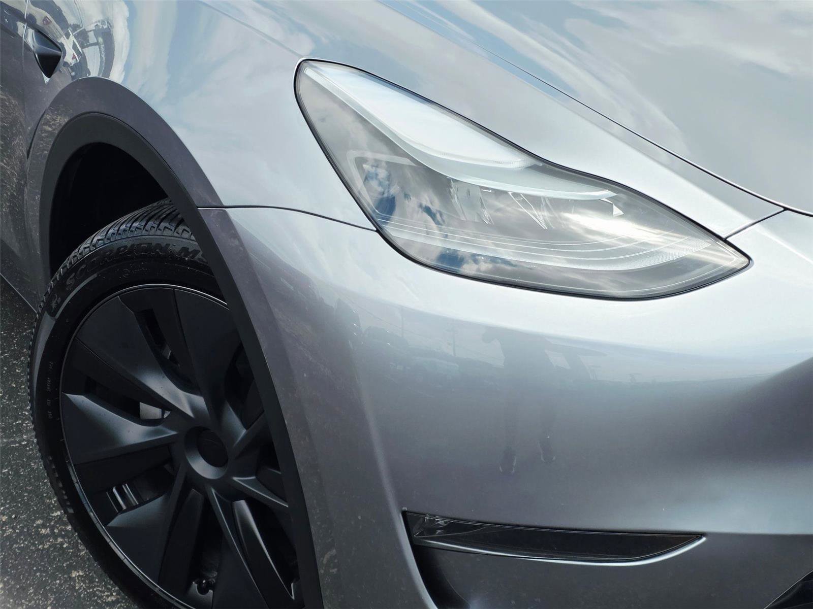 Used 2025 Tesla Model Y Long Range image 3