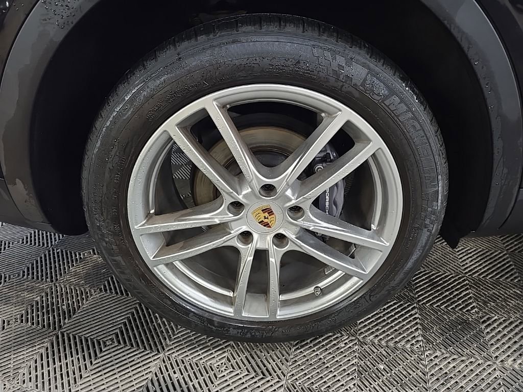 Used 2022 Porsche Cayenne image 14