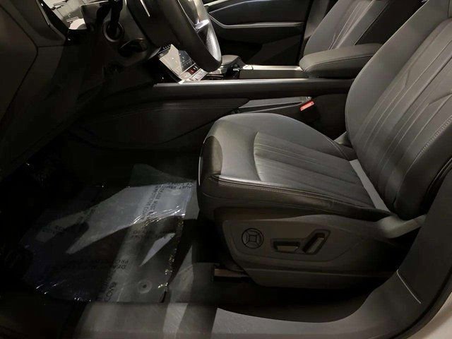 Used 2024 Audi Q8 e-tron Premium Plus w/ Premium Plus Package image 70