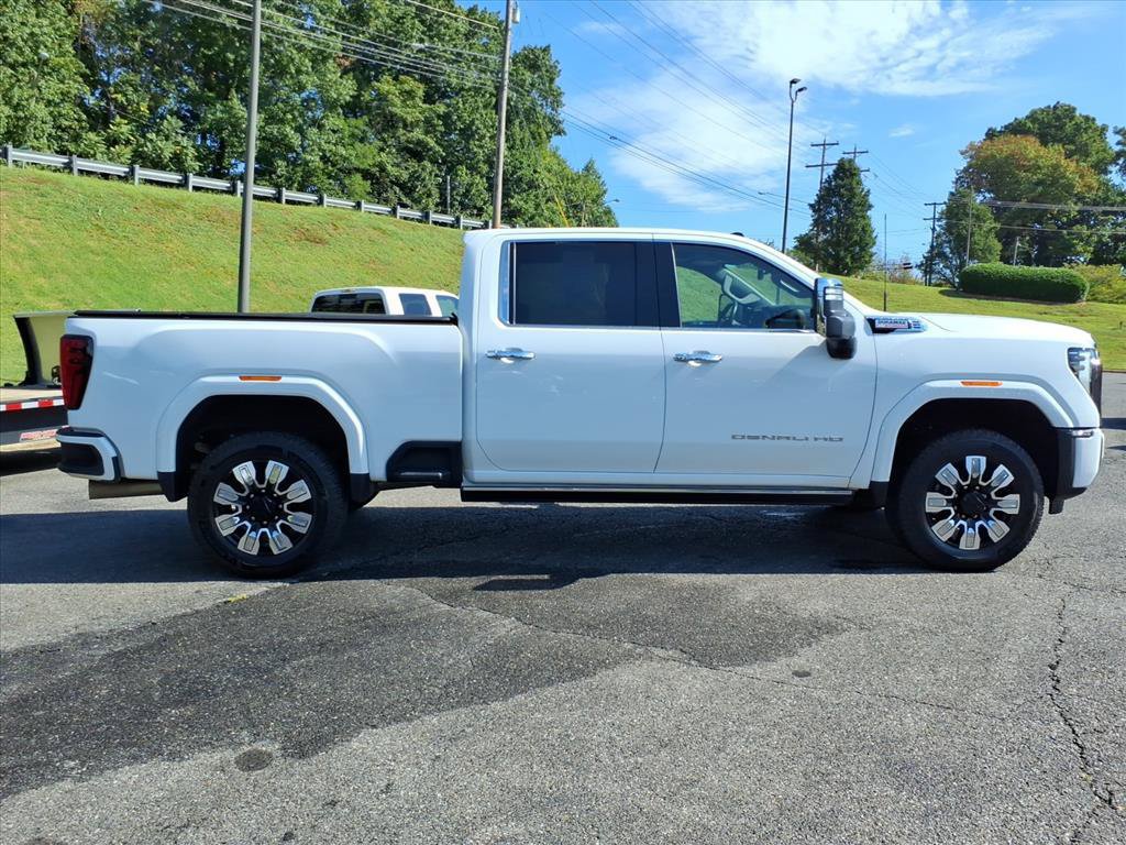 Used 2024 GMC Sierra 3500 Denali w/ Denali Reserve Package AWD/4WD image 2