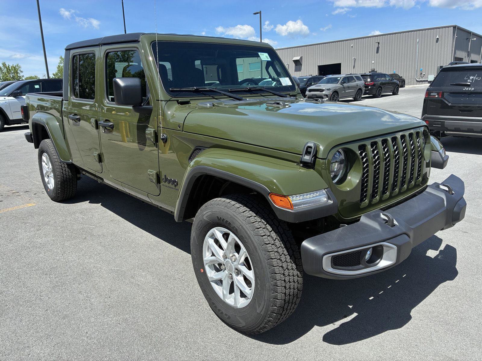 New 2023 Jeep Gladiator Sport AWD/4WD video 1