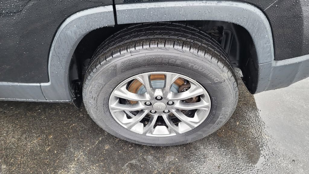 Used 2019 Jeep Cherokee Latitude Plus image 8