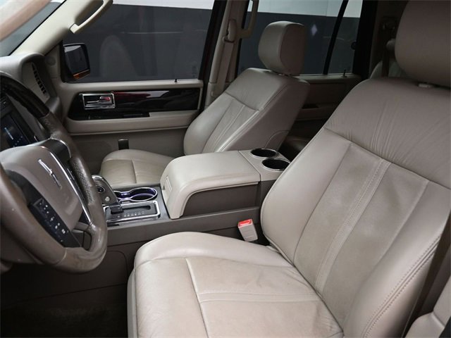 Used 2017 Lincoln Navigator Select image 13