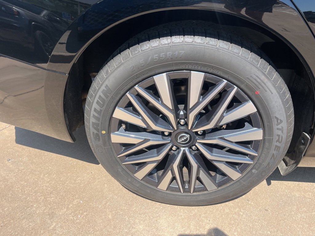 Used 2024 Nissan Altima 2.5 SV image 17