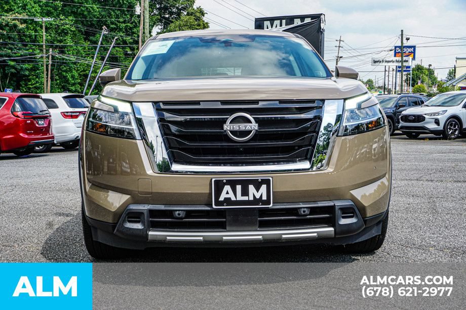 Used 2023 Nissan Pathfinder Platinum w/ Cargo Package FWD image 9