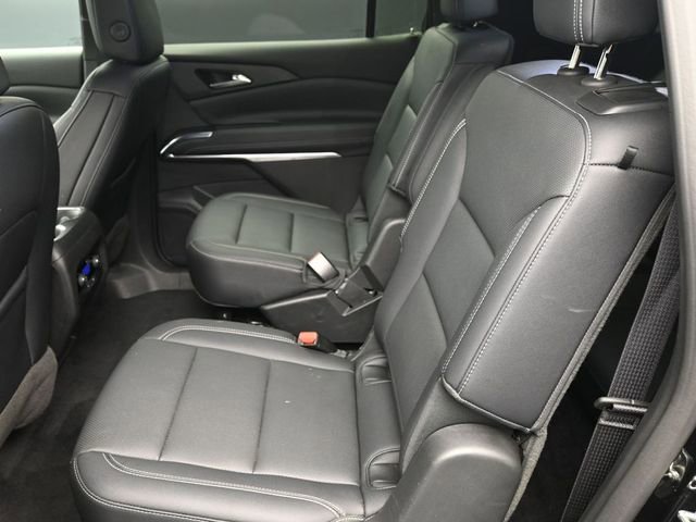 Used 2025 Chevrolet Traverse LT FWD image 16