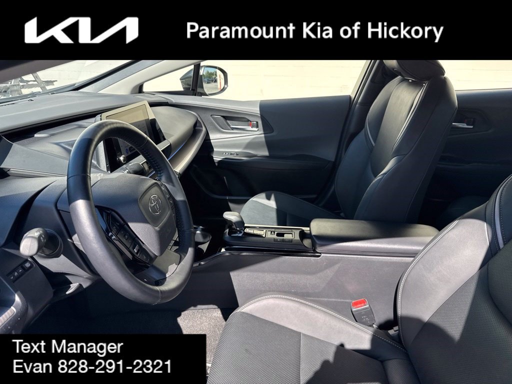 Used 2025 Toyota Prius XLE FWD image 17