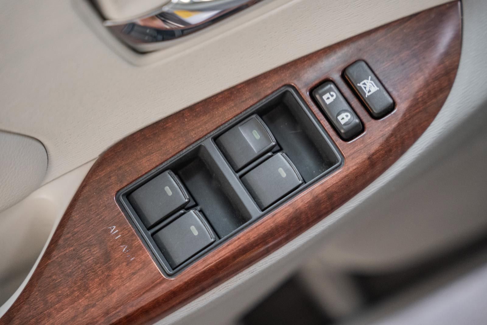 Used 2011 Toyota Sienna Limited w/ Premium Pkg image 47