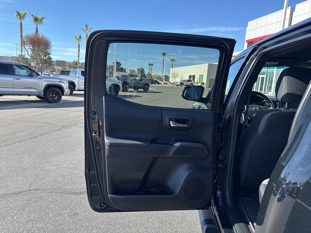 Certified 2022 Toyota Tacoma TRD Sport w/ Technology Package AWD/4WD image 14