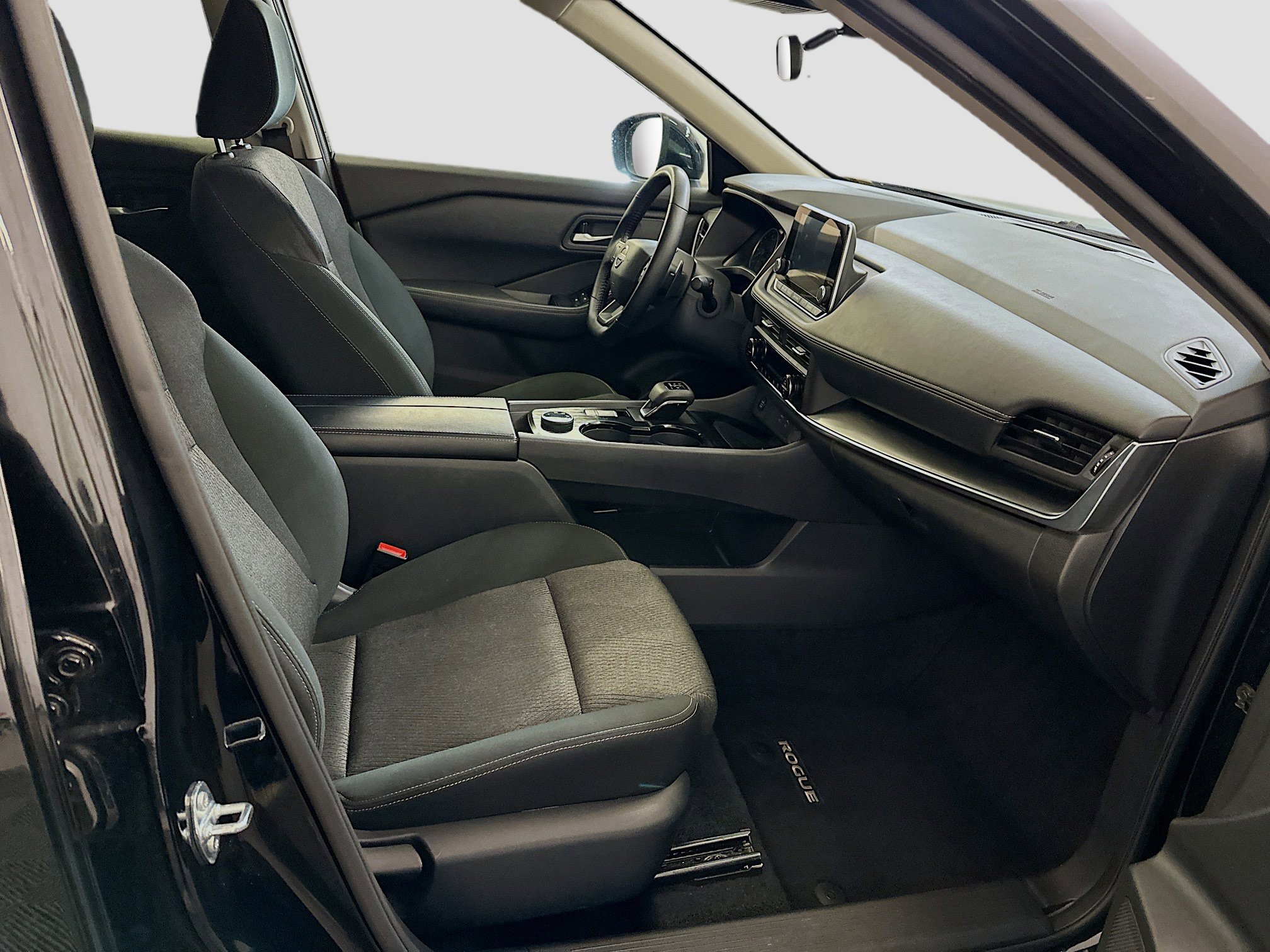 Used 2025 Nissan Rogue SV image 32