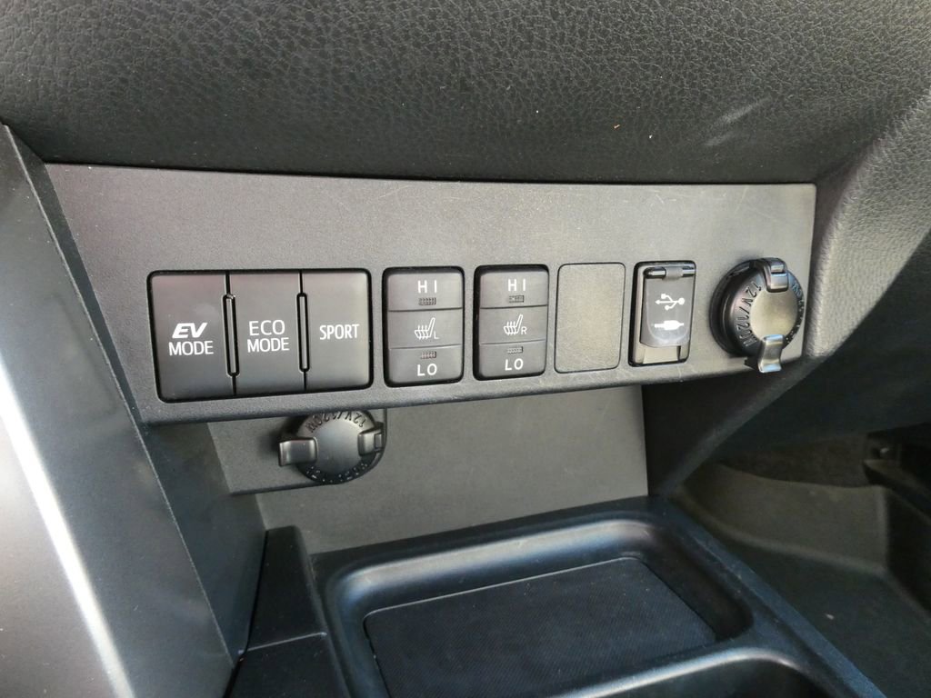 Used 2018 Toyota RAV4 Limited w/ Advanced Technology Package AWD/4WD image 29