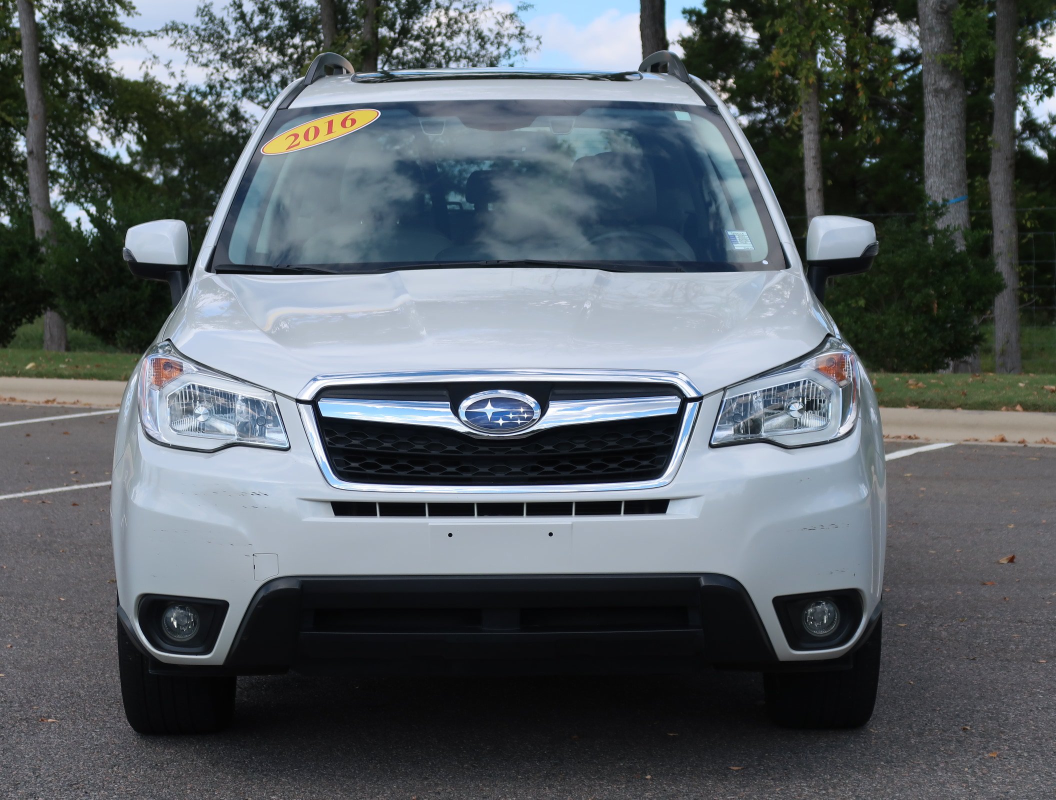 Used 2016 Subaru Forester 2.5i Touring w/ Eyesight & Navigation System AWD/4WD image 2