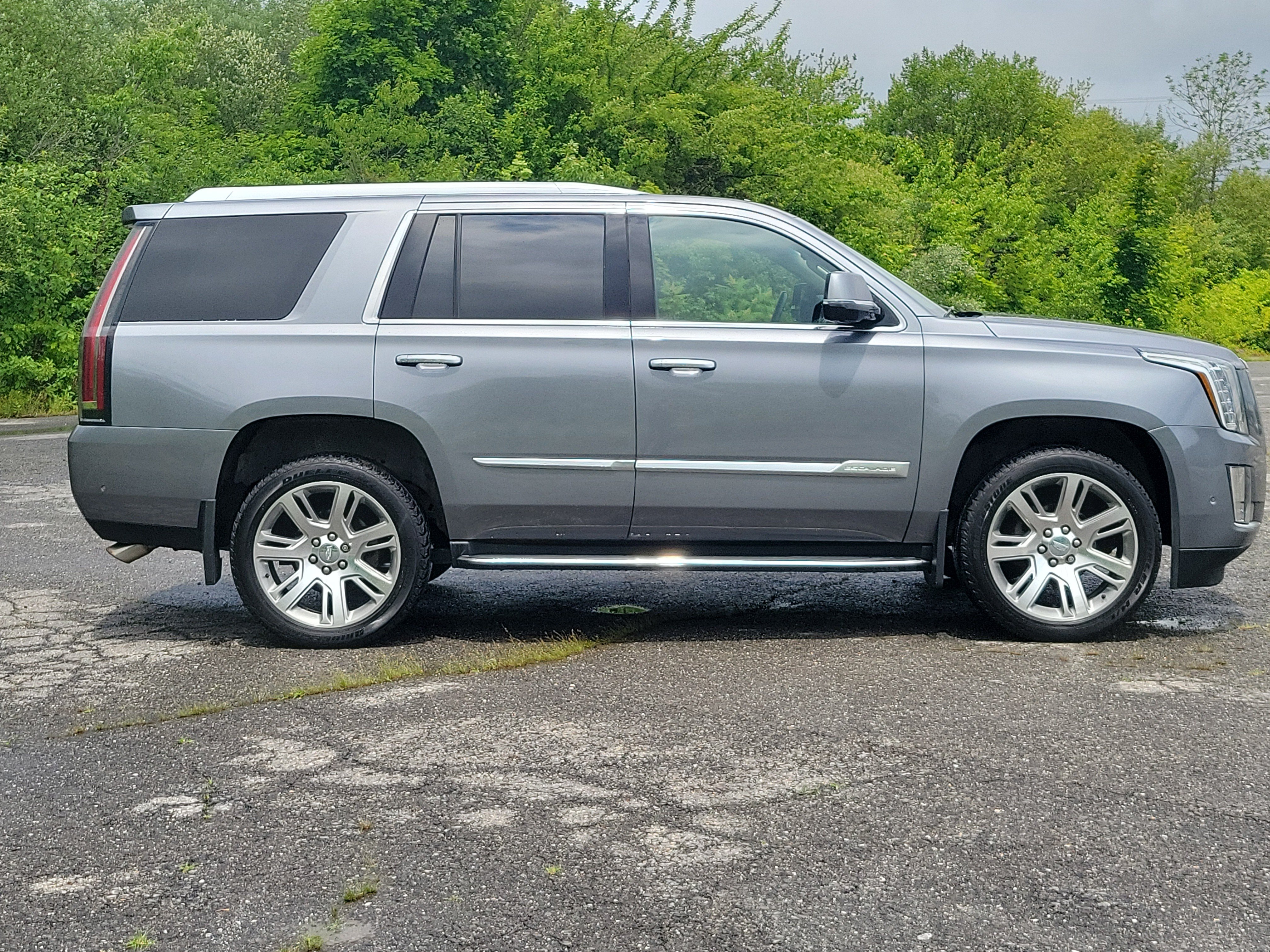 Used 2018 Cadillac Escalade Luxury AWD/4WD image 4
