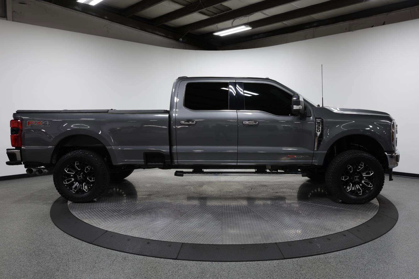 Used 2024 Ford F350 Lariat w/ Chrome Package image 8