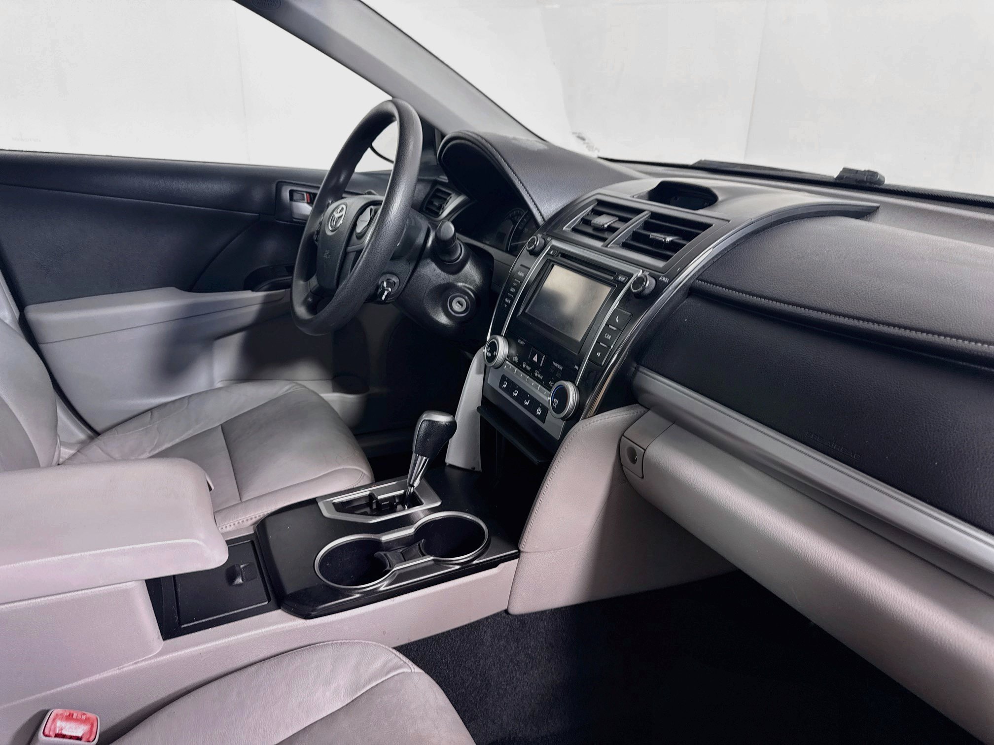 Used 2013 Toyota Camry LE FWD image 25
