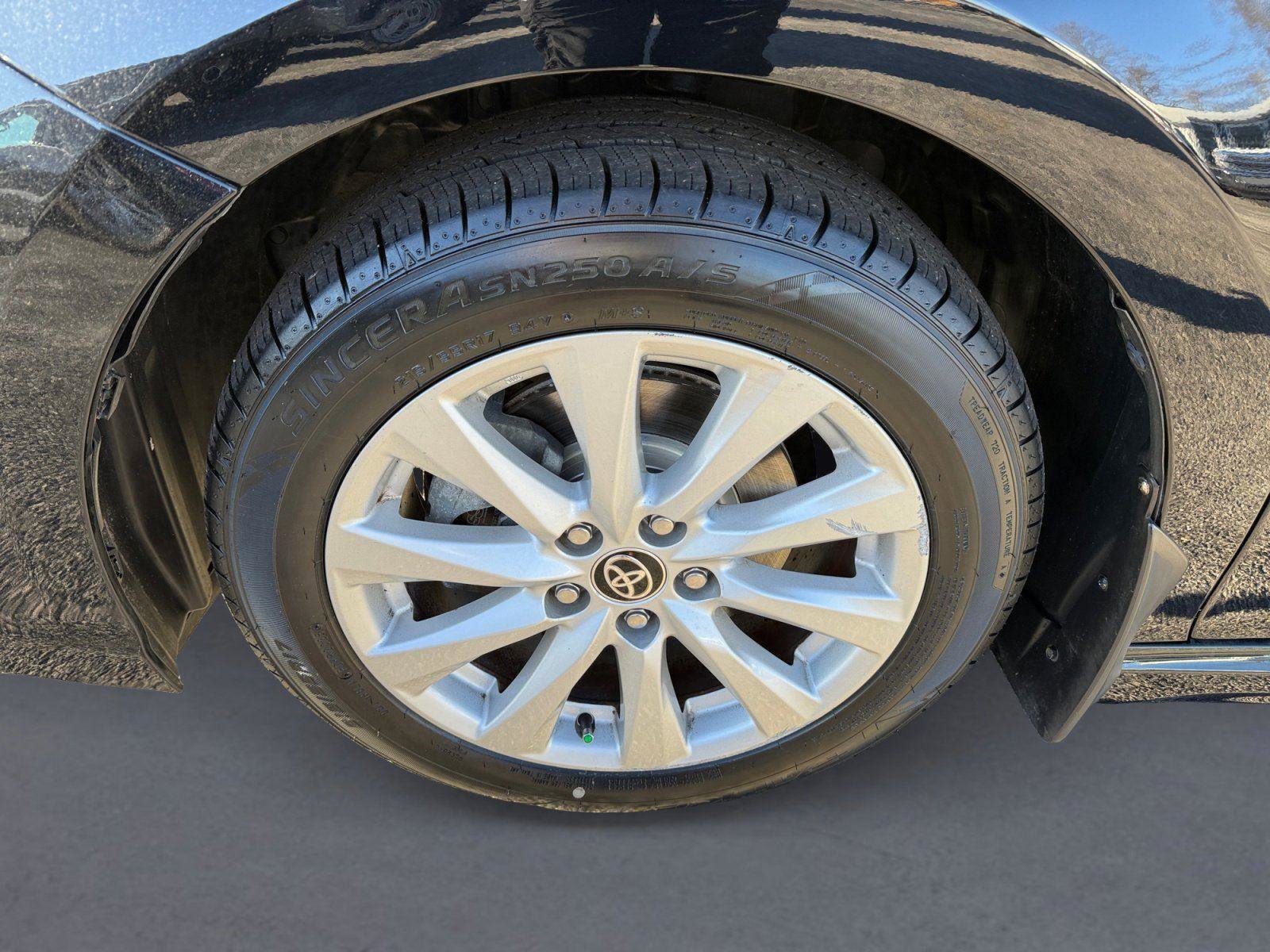 Used 2020 Toyota Camry SE image 9