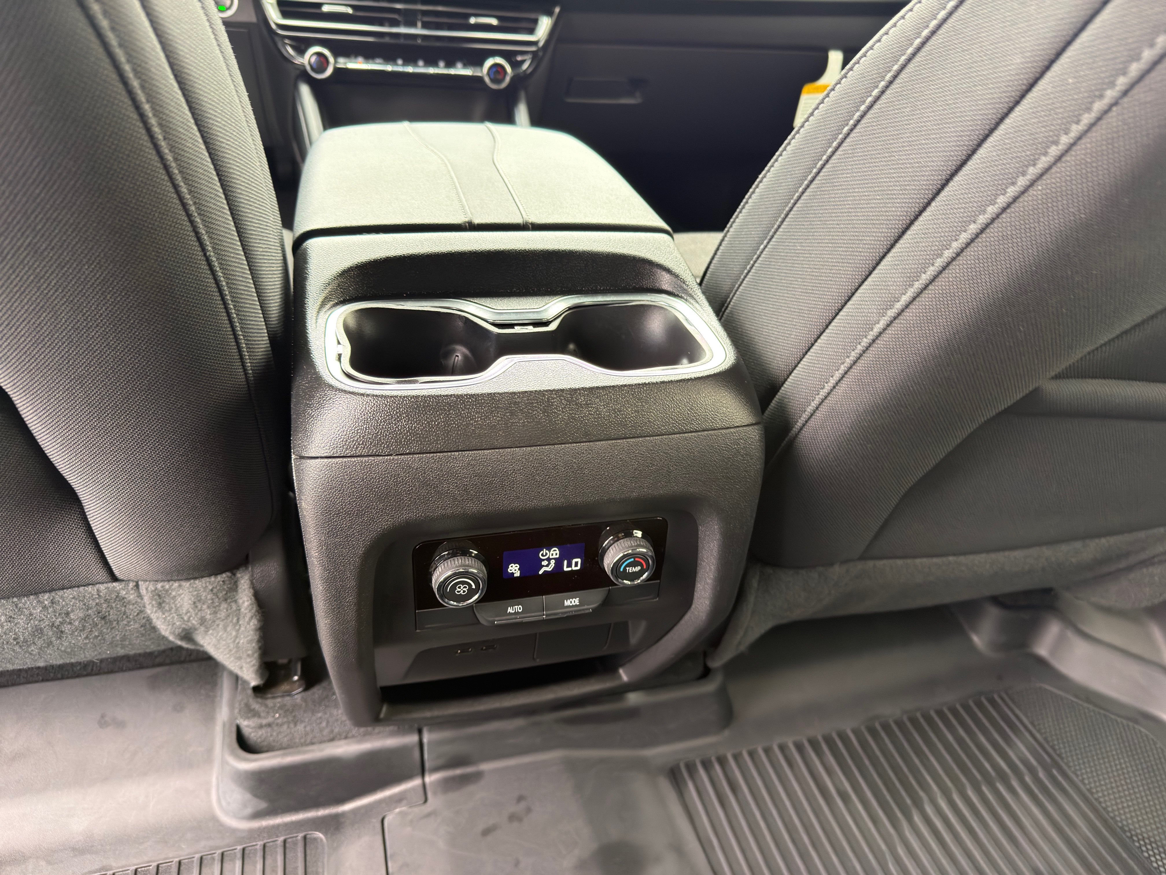 Used 2026 Chevrolet Traverse LT FWD image 22