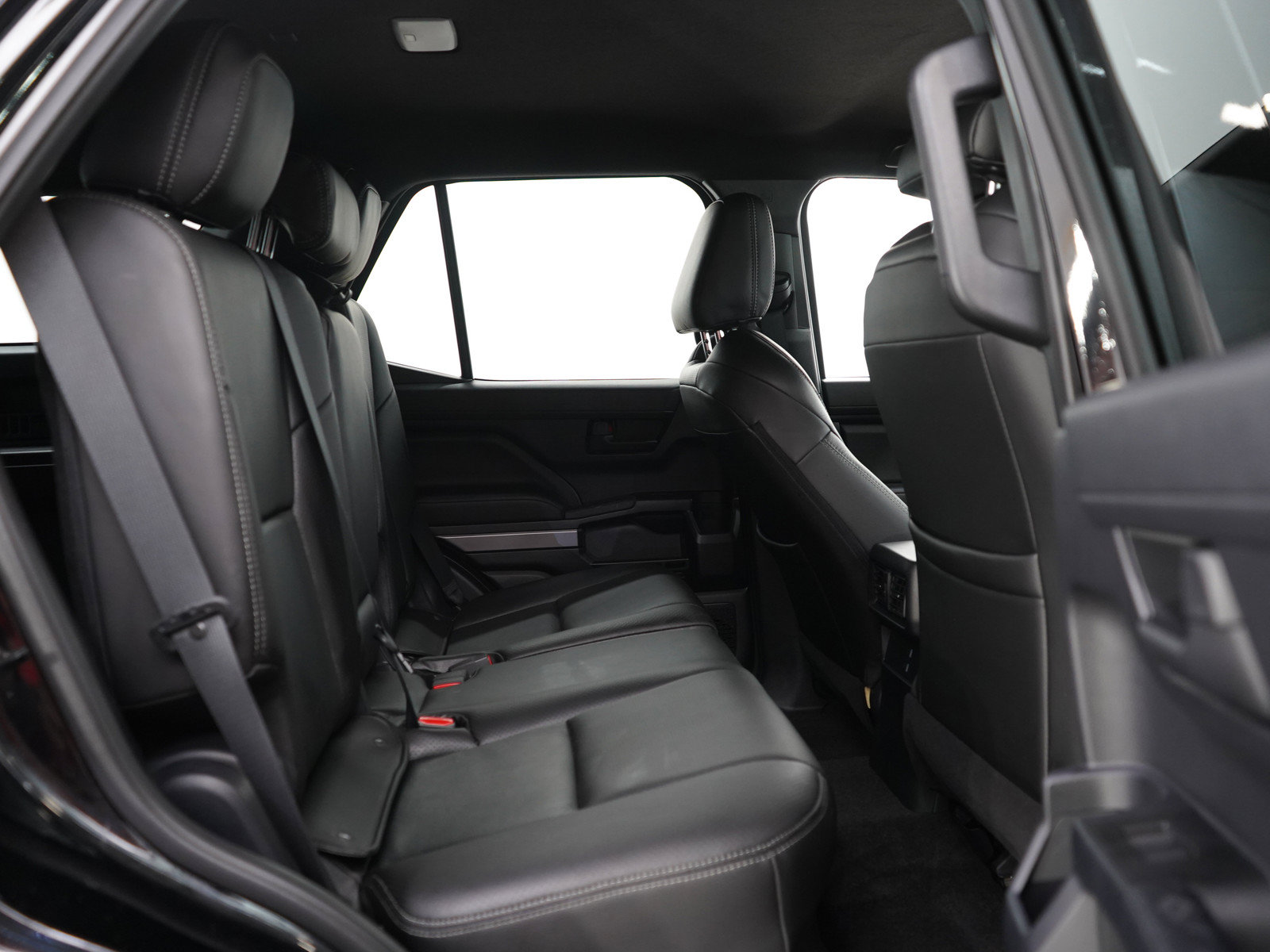 Used 2025 Toyota 4Runner SR5 AWD/4WD image 12