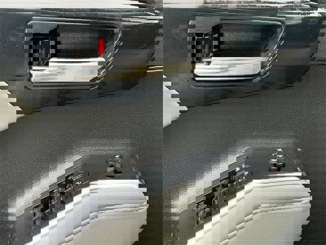 Used 2020 Toyota Highlander XLE image 24